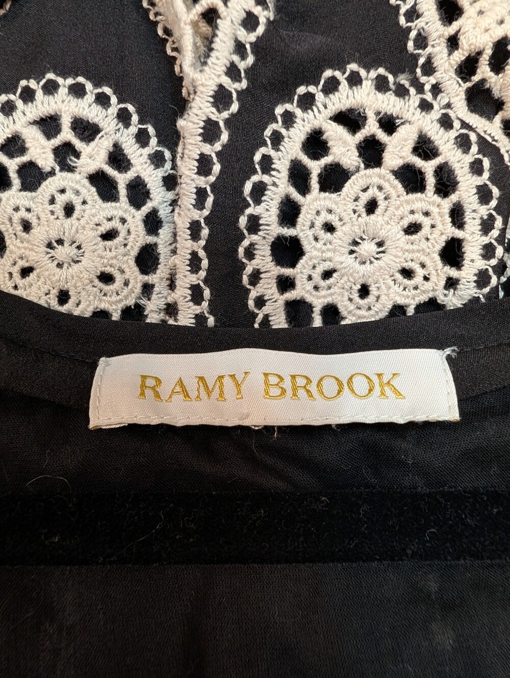 Ramy Brook Embroidered Flutter Sleeve Blouse Size Large - Picture 4 of 6